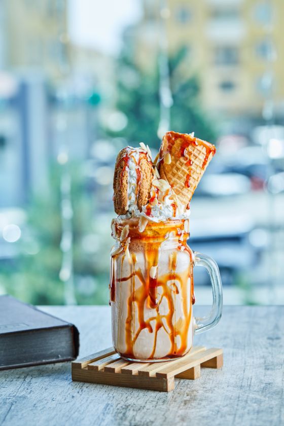 caramel-ring-milkshake-wooden-plate-with-book