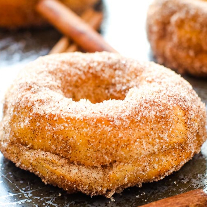 Donuts (Chocolate / Cinnamon Sugar)