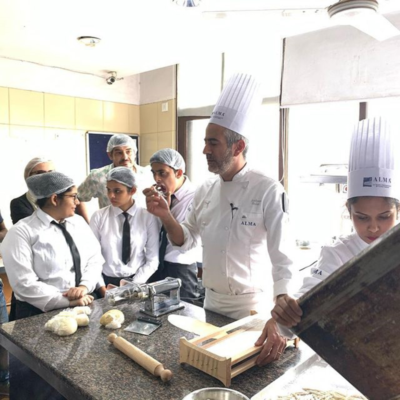 Baking And Cooking Classes in Delhi & Gurgaon IICA